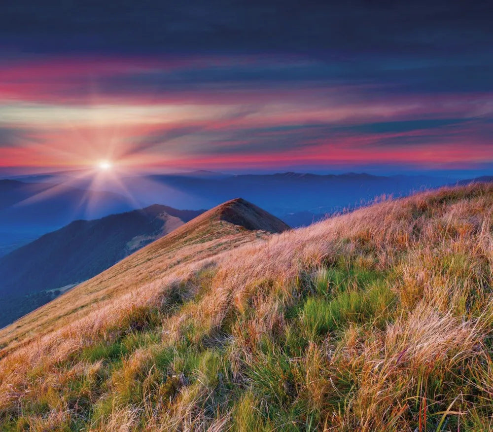 The sun in the mountains